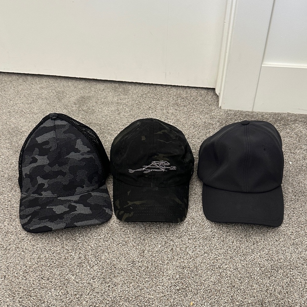 Men’s lululemon Black and Gray Camouflage Hat bundle